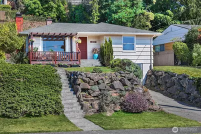 3218 31st Avenue W, Seattle, WA 98199 - Photo 1
