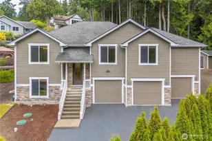 4028 NE Luxury Ln, Bremerton, WA 98311 - Photo 1