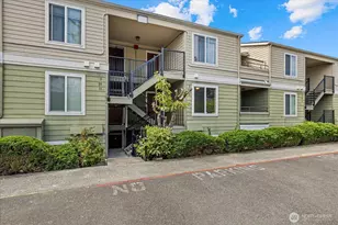 3233 NE 12th St, Renton, WA 98056 - Photo 1
