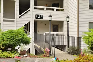 23401 Lakeview Dr, Mountlake Terrace, WA 98043 - Photo 1