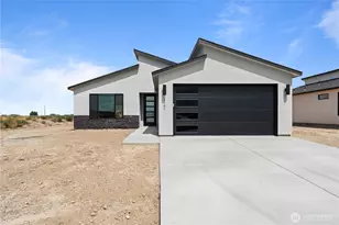 1131 E Mt Hood St, Othello, WA 99344 - Photo 1