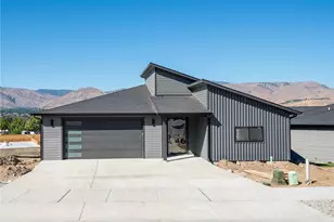 252 NW Chinook Wy, East Wenatchee, WA 98802 - Photo 1