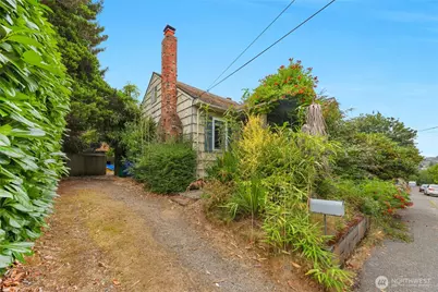 4563 34th Avenue W, Seattle, WA 98199 - Photo 1