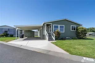 2240 W Broadway Ave, Moses Lake, WA 98837 - Photo 1