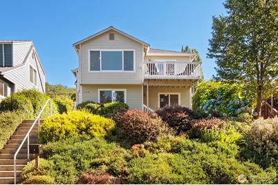 3046 NE Blakeley Street, Seattle, WA 98105 - Photo 1