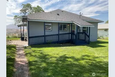 526 E Dewberry Avenue, Omak, WA 98841 - Photo 1