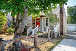 2823 NW 73rd St, Seattle, WA 98117 - Photo 1