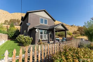 134 Ives St, Pateros, WA 98846 - Photo 1