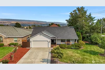 629 Chinook Drive, Wenatchee, WA 98801 - Photo 1