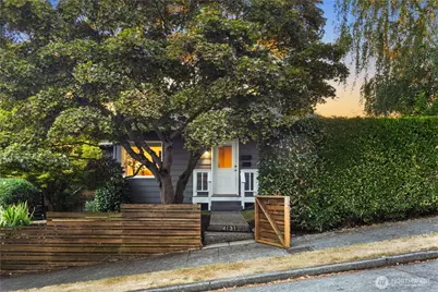 4131 Phinney Avenue N, Seattle, WA 98103 - Photo 1