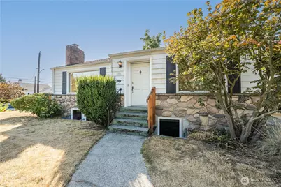 1321 N 82nd Street, Seattle, WA 98103 - Photo 1