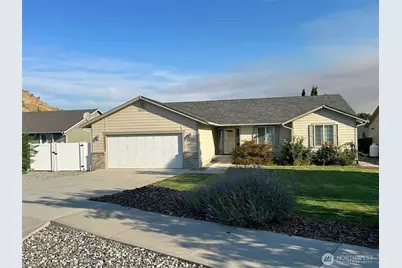 1916 Grandview Loop, Wenatchee, WA 98801 - Photo 1