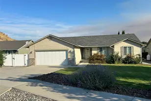 1916 Grandview Loop, Wenatchee, WA 98801 - Photo 1