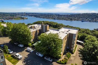 1800 Taylor Avenue N #3, Seattle, WA 98109 - Photo 1