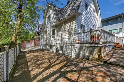 924 3rd Avenue W, Seattle, WA 98119 - Photo 1