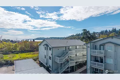 485 SW Bayshore Drive #C201, Oak Harbor, WA 98277 - Photo 1