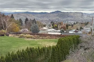 1352 Eastmont Ave, East Wenatchee, WA 98802 - Photo 1