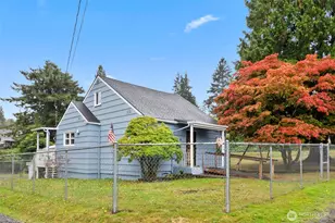 720 Washington Ave, Raymond, WA 98577 - Photo 1