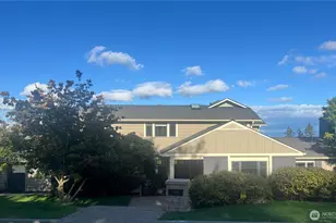 8048 Crest Dr NE, Seattle, WA 98115 - Photo 1