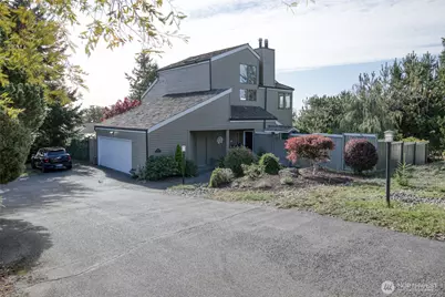 300 Beacon Hill Drive, Hoquiam, WA 98550 - Photo 1