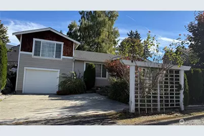 2415 Grandview Drive W, University Place, WA 98466 - Photo 1