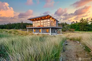 4749 Surfcrest Dr, Oak Harbor, WA 98277 - Photo 1