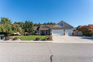 39 S Mandolin Ave, East Wenatchee, WA 98802 - Photo 1