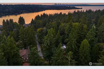 10605 SE 30th Street, Bellevue, WA 98004 - Photo 1