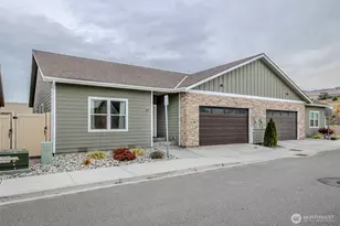 211 21st St NW, East Wenatchee, WA 98802 - Photo 1