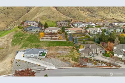 756 Castle Heights Drive, Wenatchee, WA 98801 - Photo 1