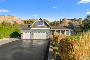 2945 Martin Pl, East Wenatchee, WA 98802 - Photo 1