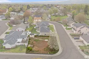 35 Parkwood Cir, Walla Walla, WA 99362 - Photo 1