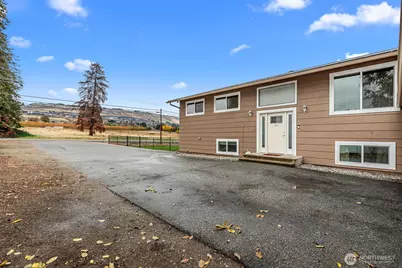 3010 NW Cascade Avenue, East Wenatchee, WA 98802 - Photo 1