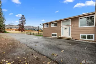 3010 NW Cascade Ave, East Wenatchee, WA 98802 - Photo 1