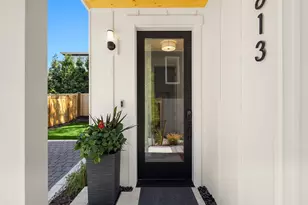 813 18th Ave W, Kirkland, WA 98033 - Photo 1