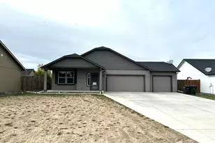 720 S Lakeland Dr, Moses Lake, WA 98837 - Photo 1