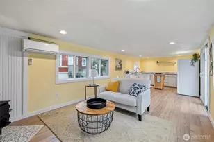 1320 N Oak Harbor St, Oak Harbor, WA 98277 - Photo 1