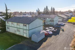 231 NE E St, Ephrata, WA 98823 - Photo 1