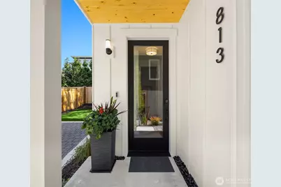 813 18th Avenue W, Kirkland, WA 98033 - Photo 1