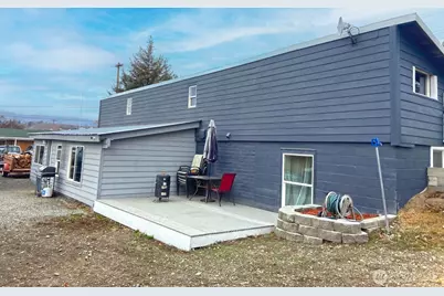 522 Locust Street, Omak, WA 98841 - Photo 1