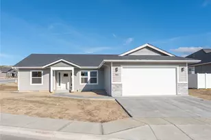 861 N Newport Loop, East Wenatchee, WA 98802 - Photo 1