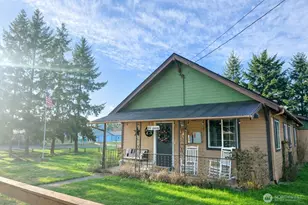 302 Centre St N, Rainier, WA 98576 - Photo 1
