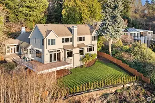 8281 W Mercer Way, Mercer Island, WA 98040 - Photo 1
