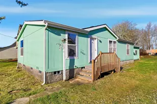 208 NE 2nd St, Long Beach, WA 98631 - Photo 1