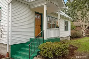 1743 NE 130th Pl, Seattle, WA 98125 - Photo 2