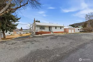 118 Washington Pl, Electric City, WA 99123 - Photo 1