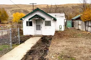 887 1st Ave S, Okanogan, WA 98840 - Photo 1
