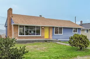 7716 S Mission Dr, Seattle, WA 98178 - Photo 1