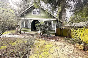 10733 Interlake Ave N, Seattle, WA 98133 - Photo 1