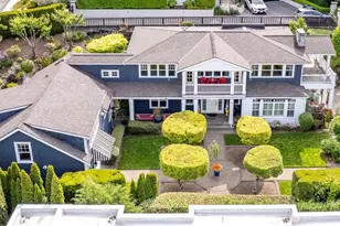 10207 NE 60th St, Kirkland, WA 98033 - Photo 1